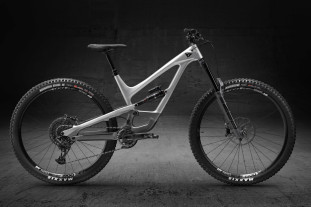 2021 YT CAPRA_Blaze_29_Side HERO .jpg 2021 YT CAPRA_Blaze_29_Side HERO .jpg