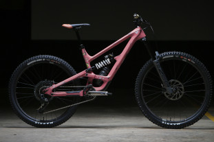 2021 YT Capra LE hero.jpeg 2021 YT Capra LE hero.jpeg