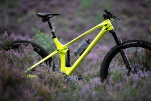 2021 YT Industries Izzo Uncaged7 hero.jpg 2021 YT Industries Izzo Uncaged7 hero.jpg