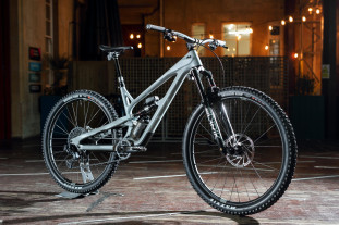 2021 YT industries jeffsy uncaged 6 hero.jpg 2021 YT industries jeffsy uncaged 6 hero.jpg