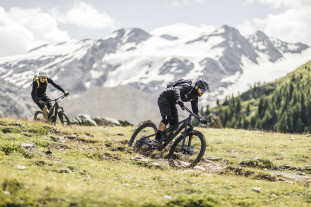 2021 canyon NEURON-CF-LTDxDT-SWISS action.jpg 2021 canyon NEURON-CF-LTDxDT-SWISS action.jpg