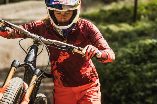 2021 endura Womens_MT500_Animo_Lifestyle.jpg 2021 endura Womens_MT500_Animo_Lifestyle.jpg