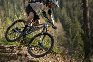 2022 YT industries Izzo_Core_2 cover.jpg 2022 YT industries Izzo_Core_2 cover.jpg