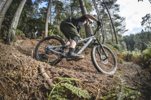 2022 canyon spectral cf8 CLLCTV riding cover.jpg 2022 canyon spectral cf8 CLLCTV riding cover.jpg