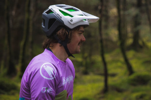 2022 endura MT500 Helmet_Lifestyle.jpg 2022 endura MT500 Helmet_Lifestyle.jpg