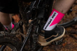 2022 morvelo fuck cancer cycling mountain bike socks 001.jpg 2022 morvelo fuck cancer cycling mountain bike socks 001.jpg