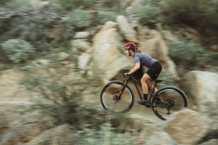 2022 pivot LES SL riding 2.jpg 2022 pivot LES SL riding 2.jpg