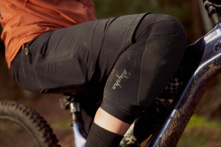 2022 rapha knee pads hero.jpg 2022 rapha knee pads hero.jpg