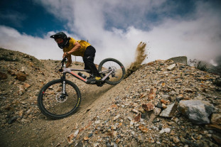 2022 santa cruz nomad action.jpg 2022 santa cruz nomad action.jpg