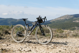 2023 mondraker Dusty XR hero.jpg 2023 mondraker Dusty XR hero.jpg