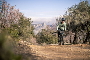 2023 mondraker dusty xr riding 1.jpg 2023 mondraker dusty xr riding 1.jpg