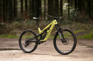 2024 canyon spectral cf 9 hero.jpg 2024 canyon spectral cf 9 hero.jpg