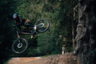 2024 pivot phoenix riding.jpg 2024 pivot phoenix riding.jpg