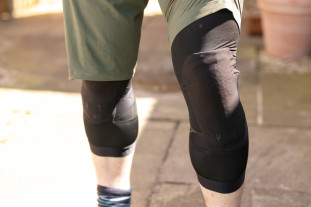 2024 yt knee protection full.jpg 2024 yt knee protection full.jpg