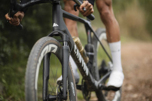 2025 canyon grail gravel fork hero.jpg 2025 canyon grail gravel fork hero.jpg