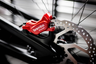 2025 spesh brembo 1.jpg 2025 spesh brembo 1.jpg