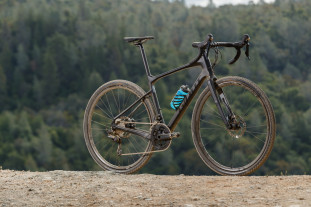 Giant Revolt Advanced gravel bike.jpg Giant Revolt Advanced gravel bike.jpg