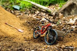 Handy-Macaskill-santa-cruz-bicycles-50101.jpeg Handy-Macaskill-santa-cruz-bicycles-50101.jpeg
