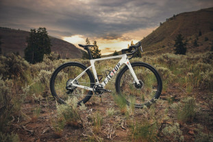 2022 Factor OSTRO gravel bike hero 2022 Factor OSTRO gravel bike hero