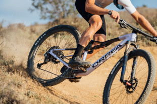 2023 Orbea Oiz hero 2023 Orbea Oiz hero
