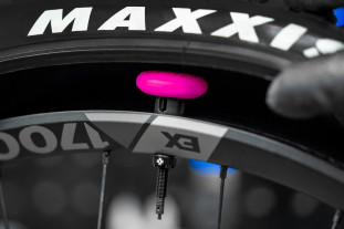 2022 Muc-Off Stealth_Tubeless_Tag_Holder 2022 Muc-Off Stealth_Tubeless_Tag_Holder