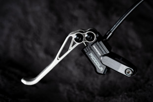 Trickstuff_Piccola_HD_Titanium_Lever_2025_Detail_Brake_Set_Black_0297_1920px.jpg Trickstuff_Piccola_HD_Titanium_Lever_2025_Detail_Brake_Set_Black_0297_1920px.jpg