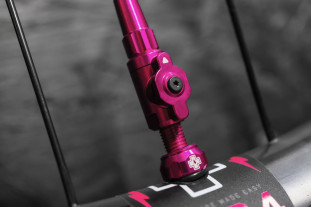 Muc-off Big Bore valves Muc-off Big Bore valves