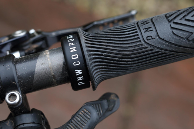 2021 pnw loam grips flange.jpg
