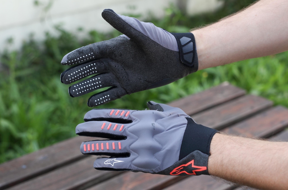 2020 Alpinestars techstar gloves hero.jpg 2020 Alpinestars techstar gloves hero.jpg