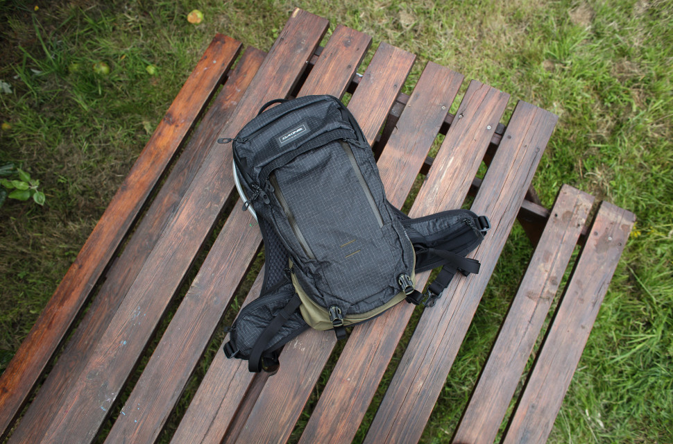2020 Dakine Seeker 10l hero.jpg 2020 Dakine Seeker 10l hero.jpg