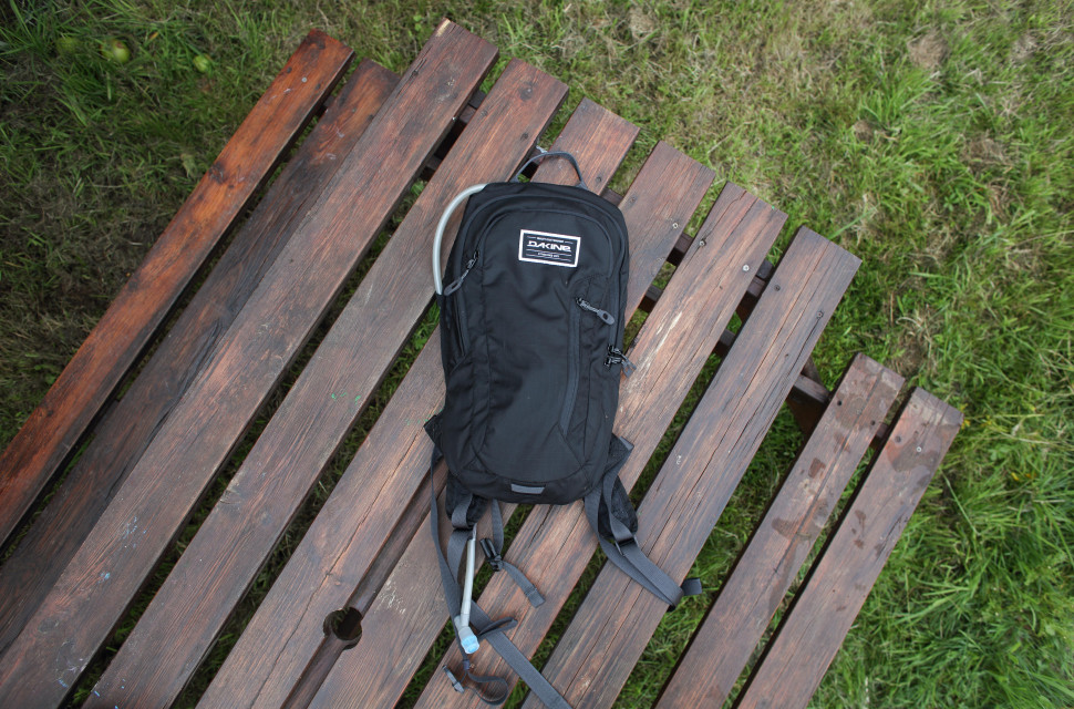 2020 Dakine Shuttle 6l hero.jpg 2020 Dakine Shuttle 6l hero.jpg