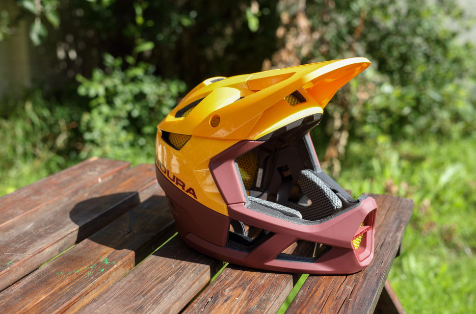 2020 Endura MT500 full face hero.jpg 2020 Endura MT500 full face hero.jpg