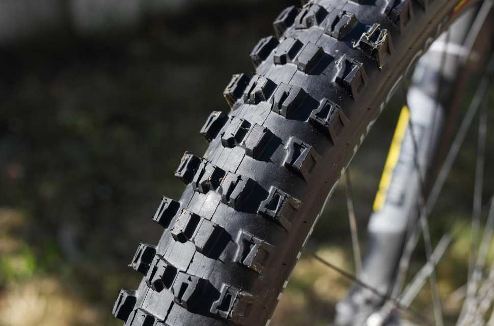2020 Hutchinson Griffus 29 x 2.5" HS RL tread clean.jpg 2020 Hutchinson Griffus 29 x 2.5" HS RL tread clean.jpg