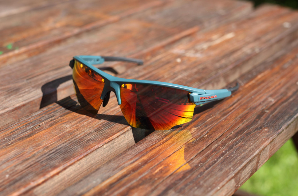 2020 endura singletrack glasses hero.jpg 2020 endura singletrack glasses hero.jpg