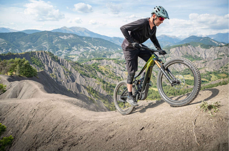 2020 giant reign E+ action cover.jpg Your complete guide to the 2021 Giant Bicycles e-bike range