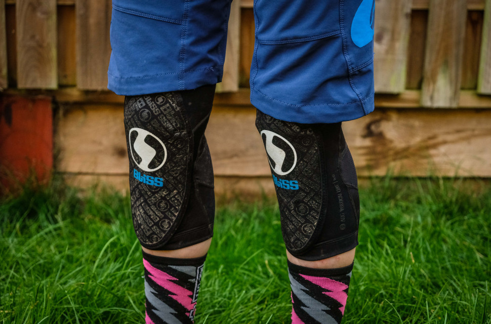 2021 Bliss Minamalist ARG Vertical Extended Knee Pad-2.jpg 2021 Bliss Minamalist ARG Vertical Extended Knee Pad-2.jpg