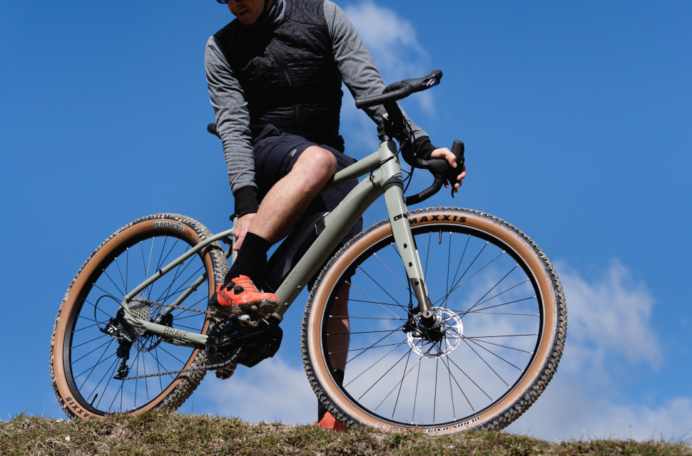 2021 Cairn drop bar hero cover.jpg Cairn pulls the cover off the BRAVe - Two brand new do-it-all ebikes with Shimano E7000 Steps motors