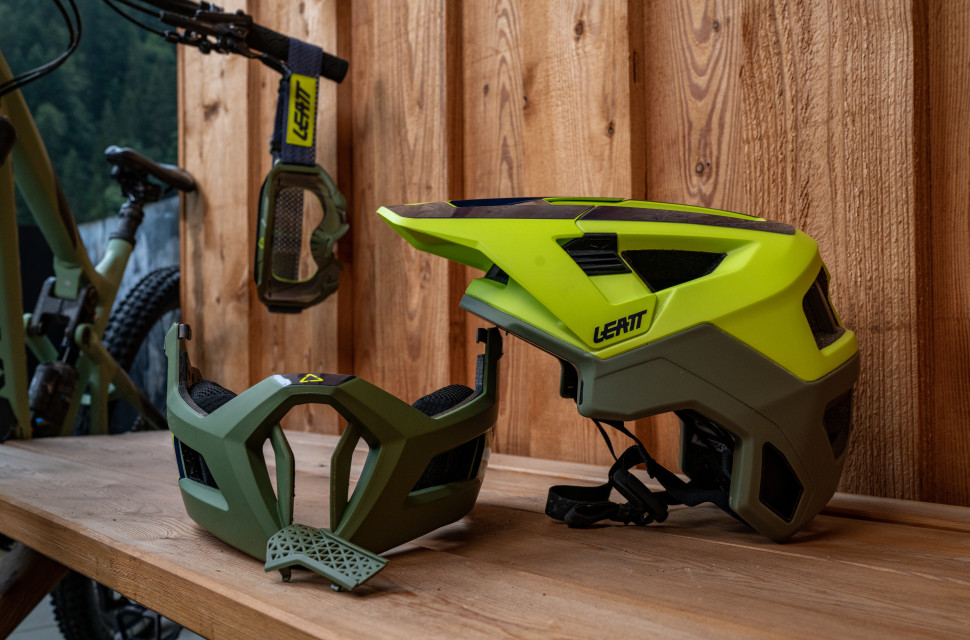 2021 Leatt DBX 4.0 Enduro hero.jpg Leatt unveils the DBX 4.0 Enduro helmet - First in lineup with detachable chinguard