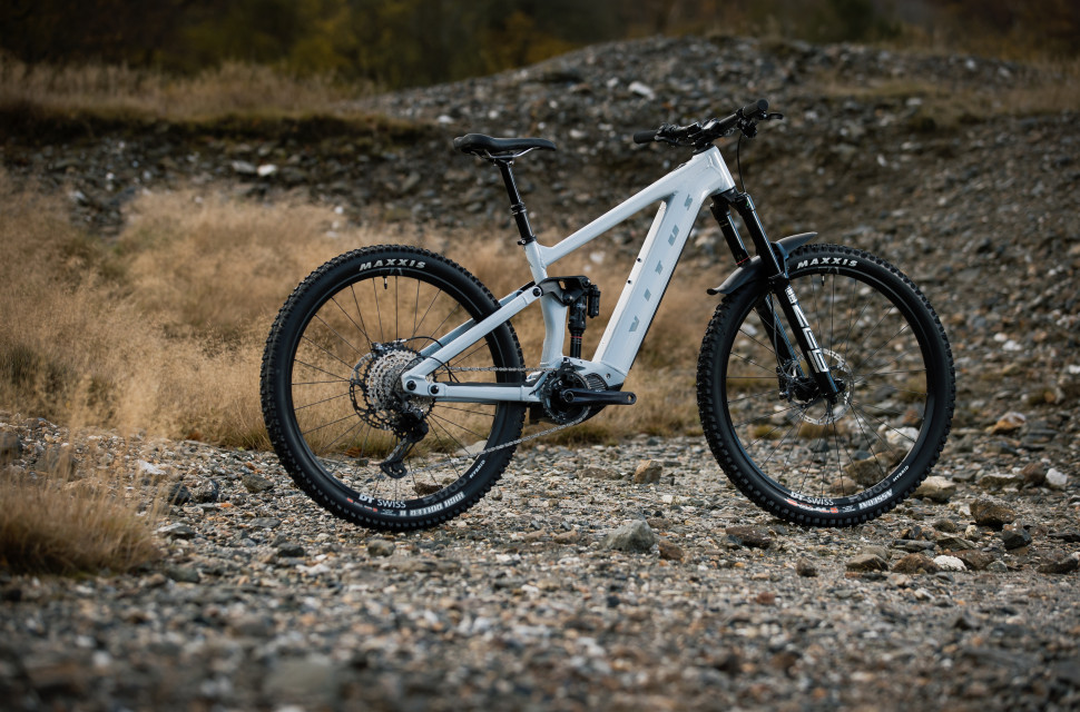 2021 Vitus e-sommet hero.jpg Vitus unveils the 2021 E-Sommet, integrating the battery and using Shimano's new EP8 motor