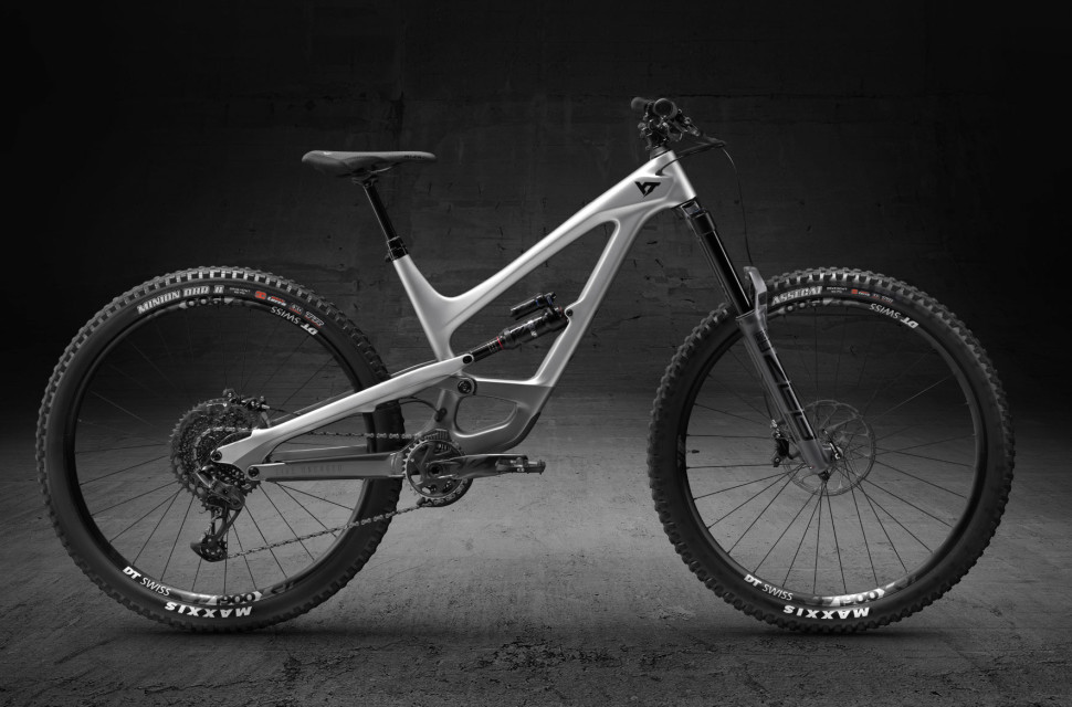 2021 YT CAPRA_Blaze_29_Side HERO .jpg YT turns up the heat with limited edition Blaze models - New models for 2021 come kitted with high end RockShox suspension
