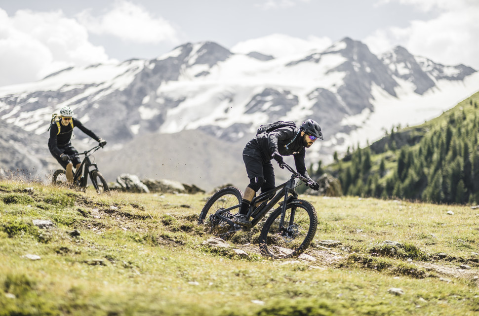 2021 canyon NEURON-CF-LTDxDT-SWISS action.jpg Canyon gives the Neuron a refresh for 2021