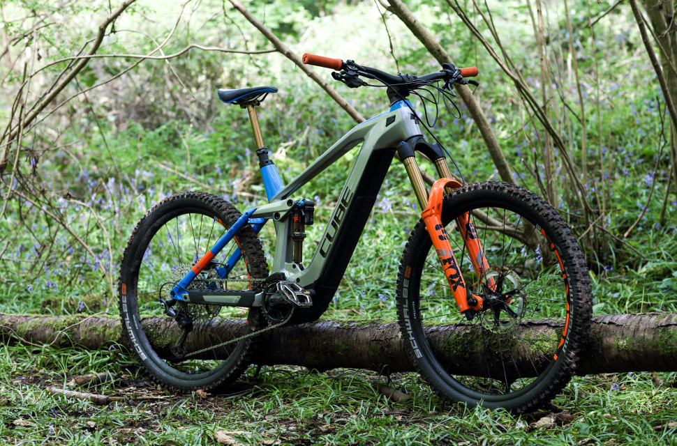 2021 cube stereo hybrid 160 hpc 625 25.7 kiox hero 2.jpg First Look: 2021 Cube Stereo Hybrid 160 Actionteam 625 27.5 Kiox - Cube's full enduro e-bike