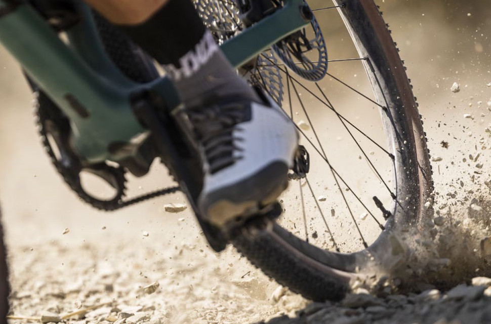 2021 fulcrum rapid red carbon cover.jpg Fulcrum adds the Rapid Red Carbon to the family - All-new carbon gravel wheels for 2021