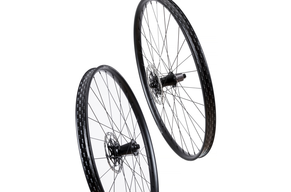 2021 hunt enduro wide v2 hero.jpg Hunt updates the Enduro and Trail Wide wheels