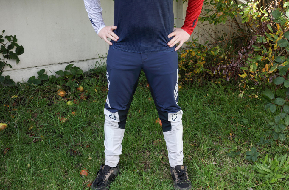 2021 leatt mtb 4.0 pant hero.jpg 2021 leatt mtb 4.0 pant hero.jpg
