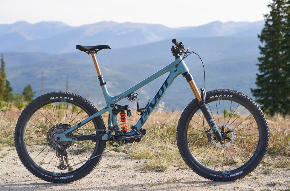 2021 pivot mach 6 hero 1.jpg Pivot pulls back the curtains on the brand new Mach 6 - Brand's enduro bike gets a refresh for 2021