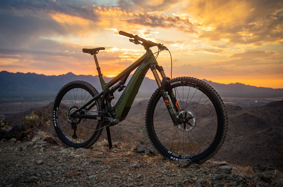 2021 pivot shuttle hero.jpg Pivot updates the Shuttle for 2021 - Updated e-bike gets Shimano EP8 motor and Fox 38