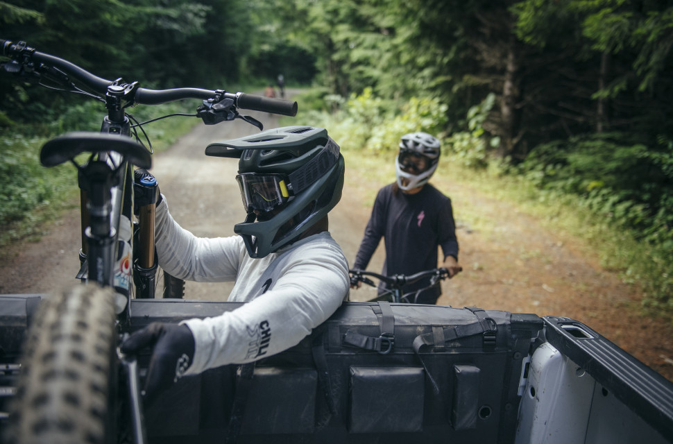 2021 specialized gambit cover.jpg Specialized unleashes the all-new Gambit - A brand new enduro full face helmet for 2022