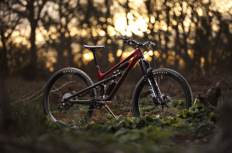 2022 Canyon Spectral 125 hero.jpg First Ride: 2022 Canyon Spectral 125 CF8 - 'The Rowdy One'