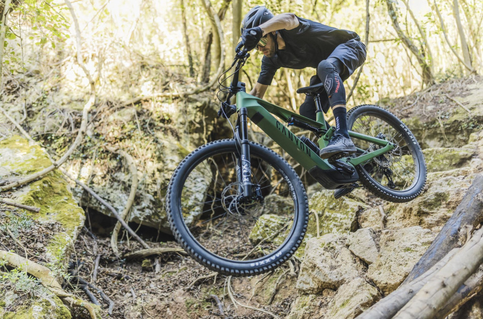 2022 Canyon Spectral CF 8 Action .jpeg Canyon drops bike prices for UK consumers